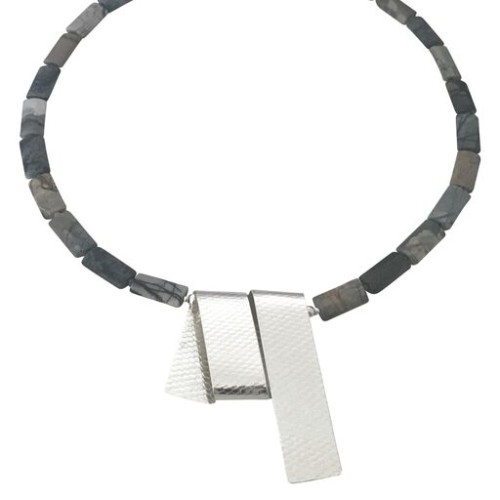 Streamer necklace