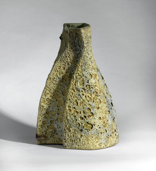  Encrusted Vessel - Curved Implement View 2: Image Credit - Euan Adamson
