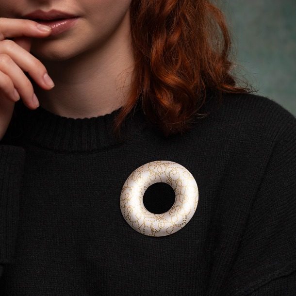 Isabella Bedlington Interlace Brooch Highres